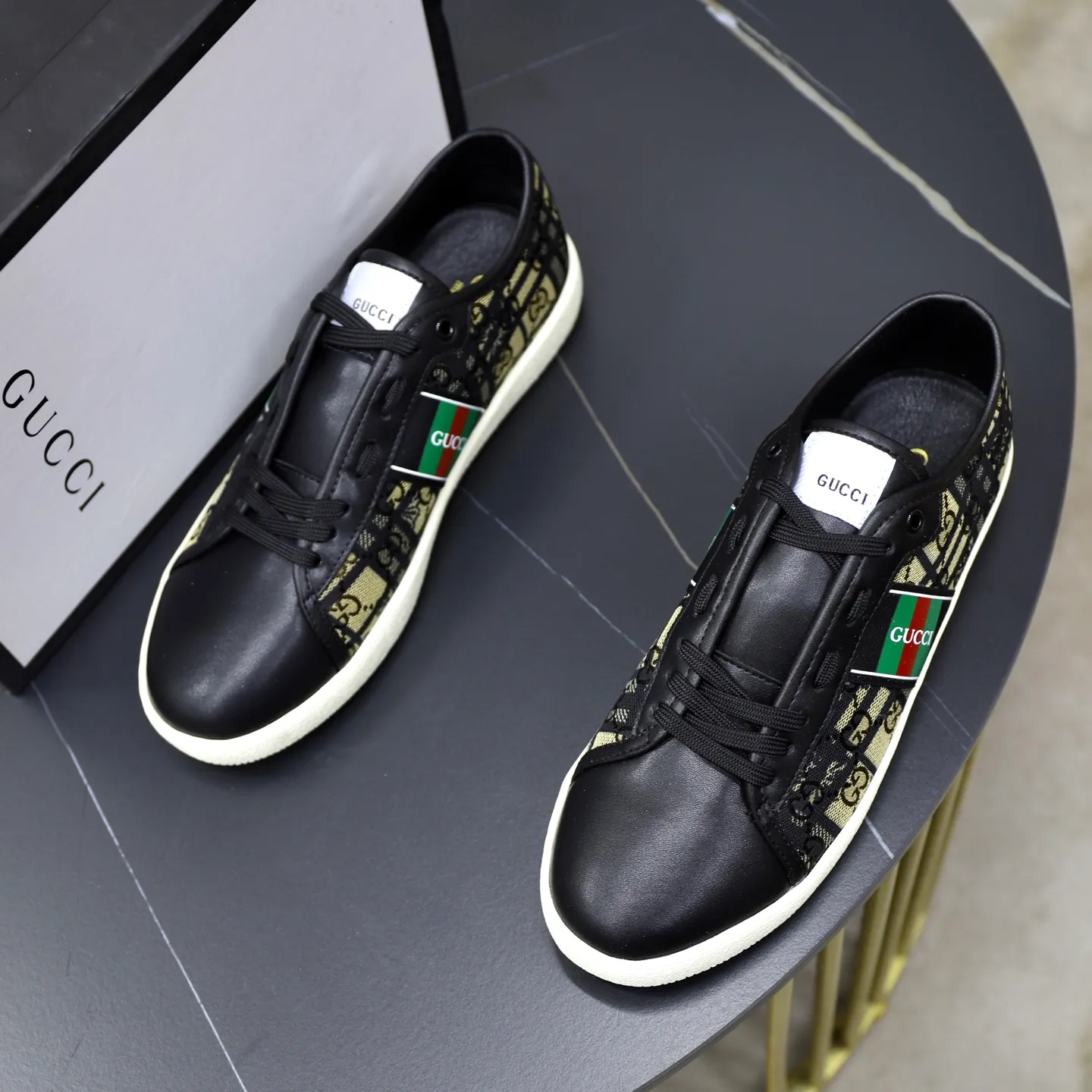 Ex-factory price: 400💰🙅‍♂️🙅‍♂️🙅‍♂️ Brand: GUCCI Standard code: 38-44 (45 customized) Grade: Same as the official website Material: Original material splicing Comfortable and breathable lining Lightweight and wear-resistant sports outsole Style category: Men's fashionable casual shoes Running sneakers Distinguished luxury brand elements Top luxury Color: actual picture color
